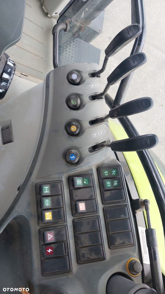 Claas ARION 620 - 6