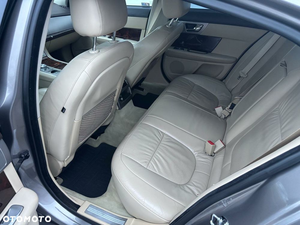 Jaguar XF 3.0 V6 D Premium Luxury - 3