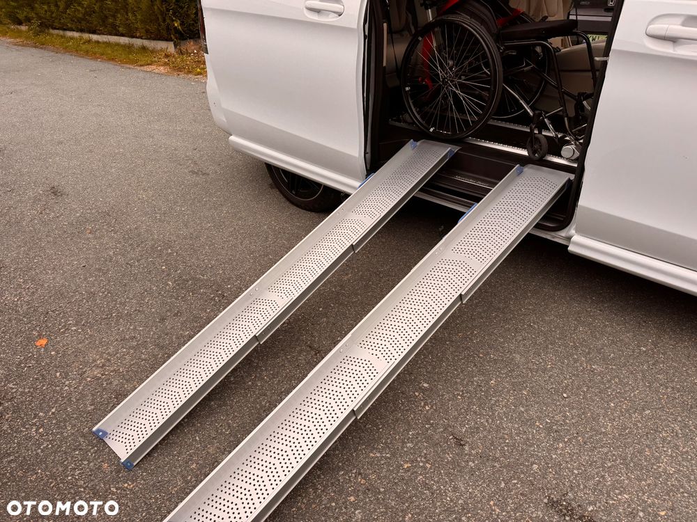 Ford Tourneo Custom - 37