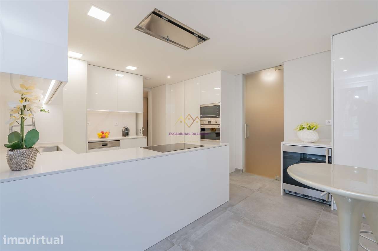 T3+1 duplex com mezaninne, em Empreendimento de Luxo, Carcavelos