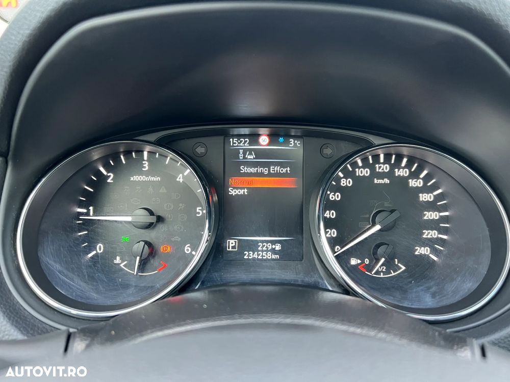 Nissan Qashqai 1.6 DCI Xtronic N-Connecta - 17