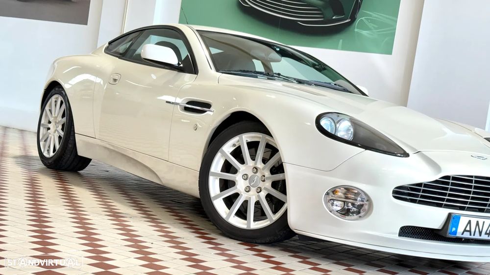 Aston Martin Vanquish S - 6