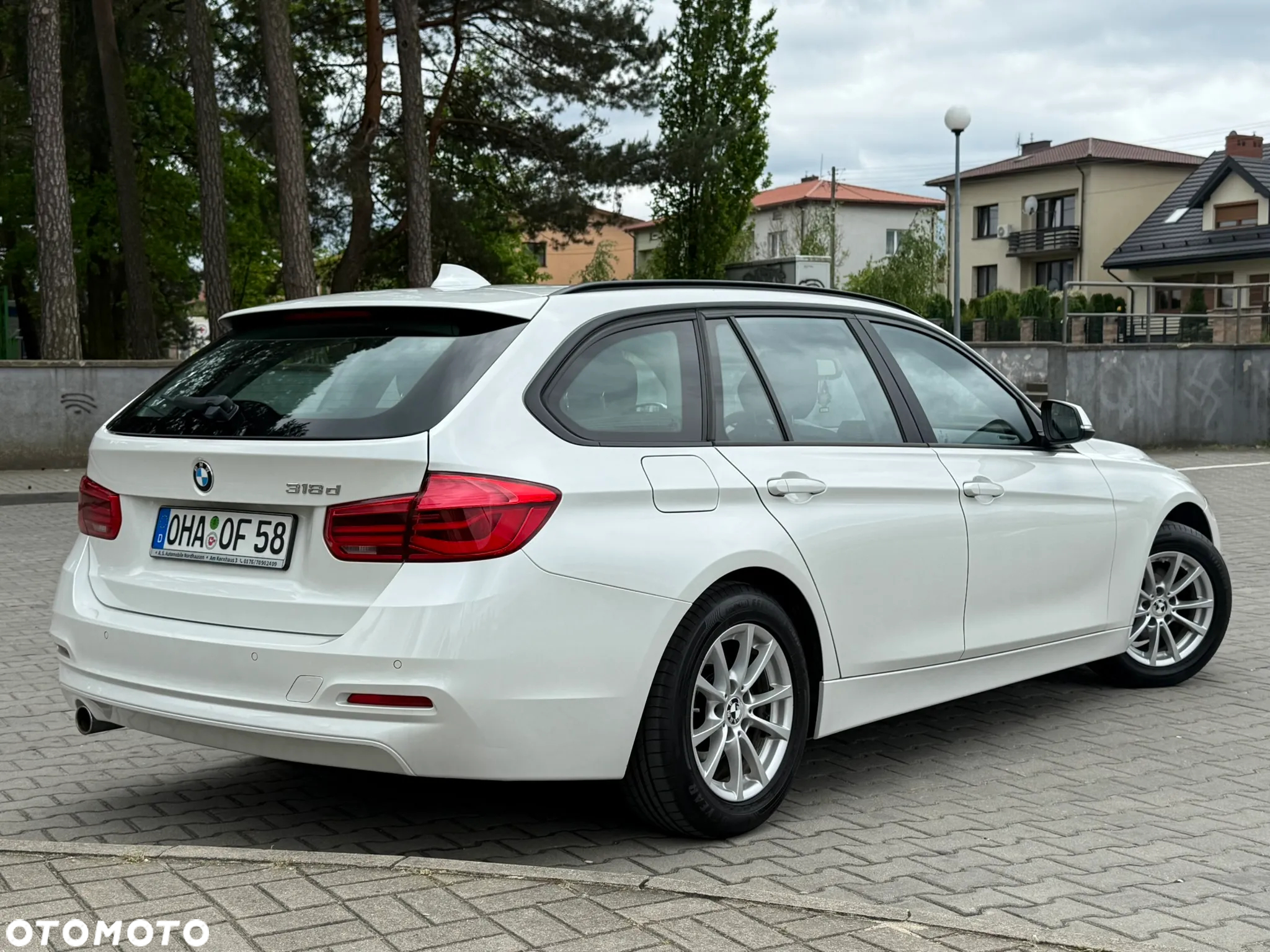 BMW Seria 3 318d Touring Sport Line - 16
