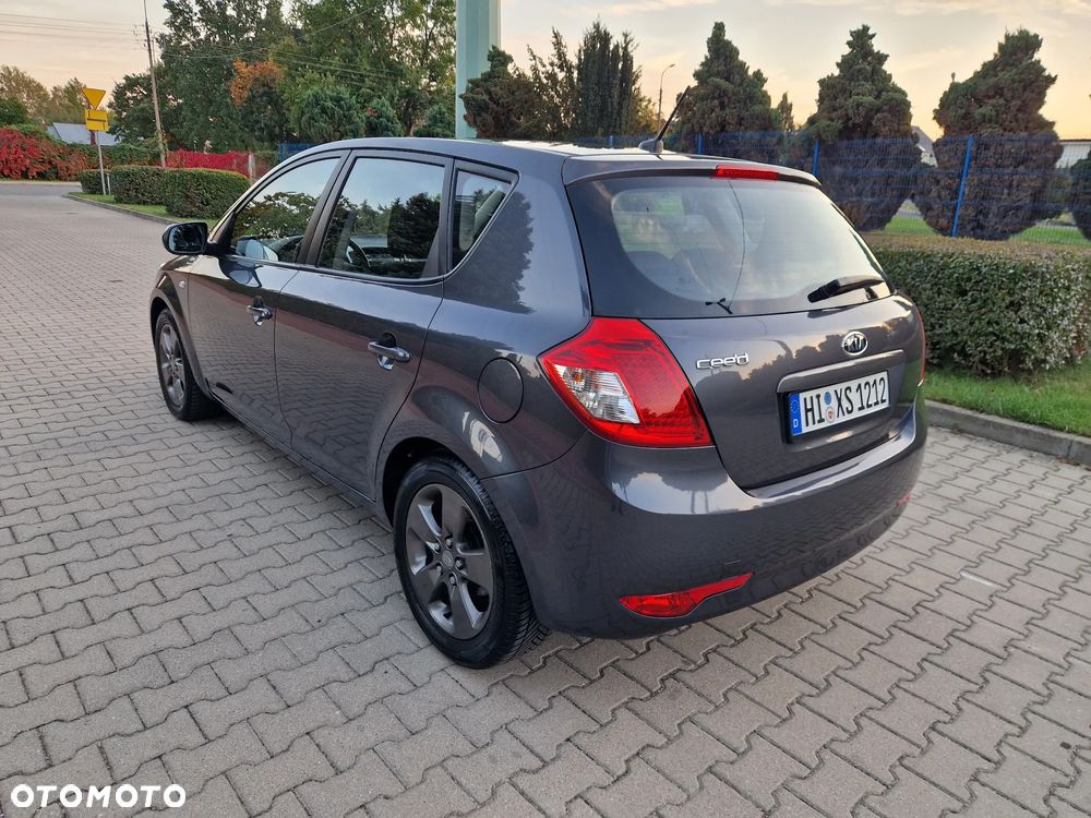 Kia Ceed - 15