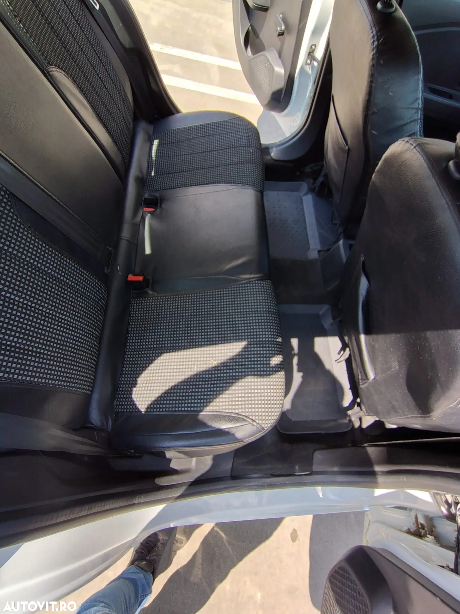 Dacia Logan SCe 65 Essential - 12