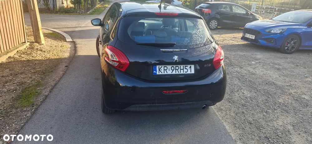 Peugeot 208 2012 photo 3