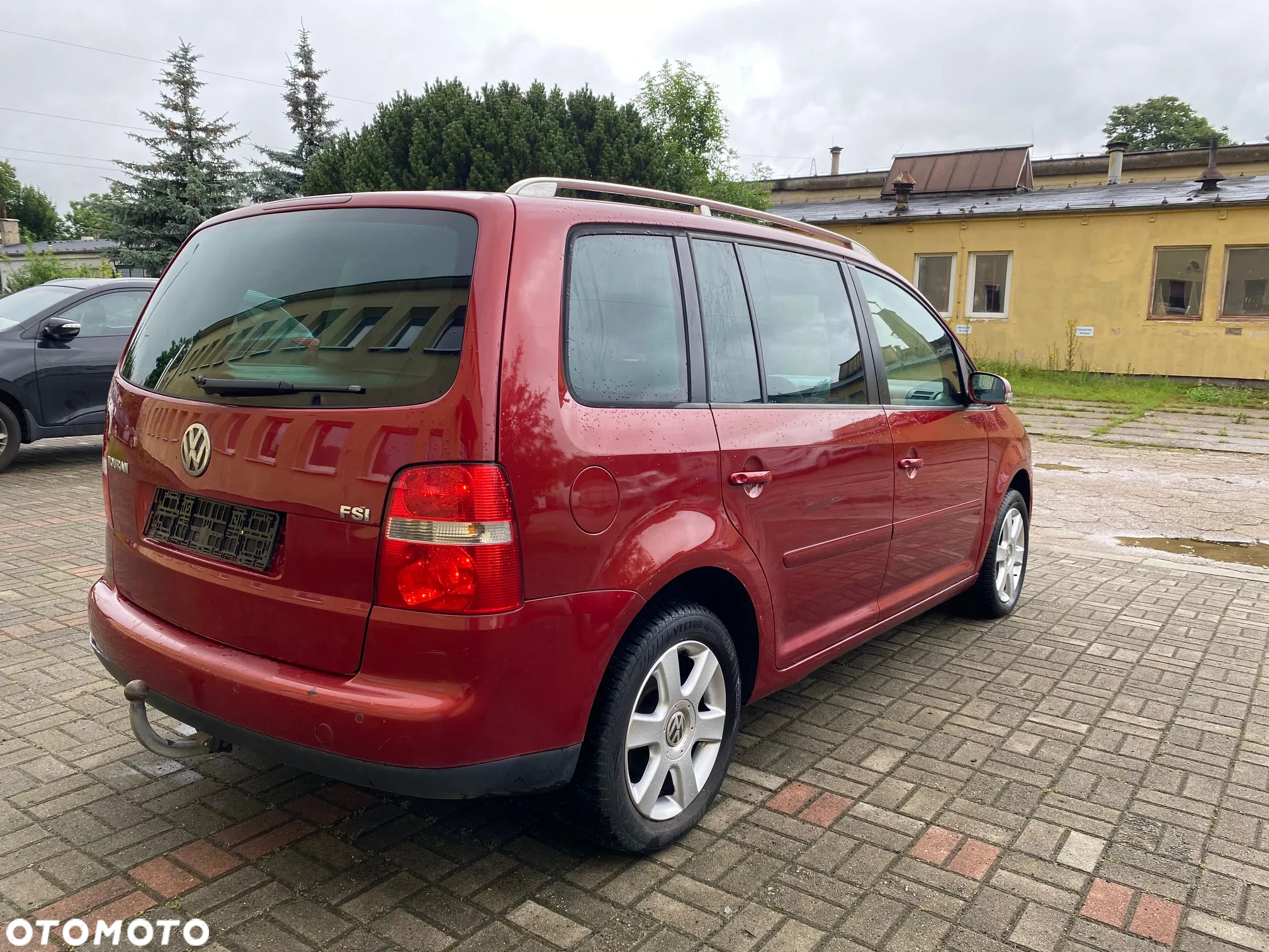 Volkswagen Touran 1.6 FSI - 9