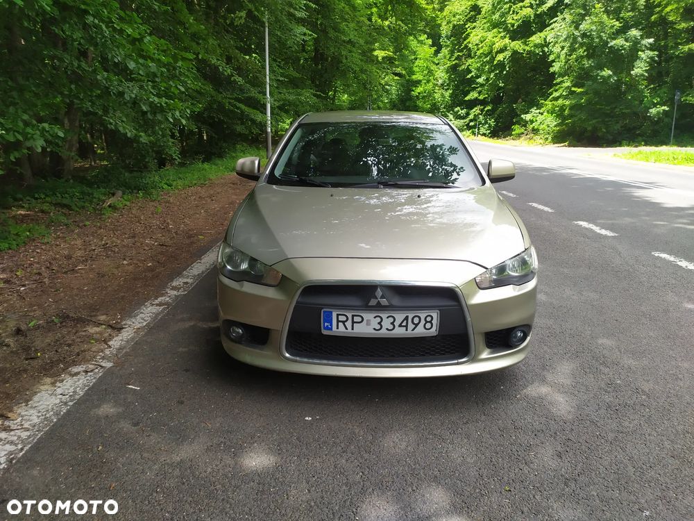 Mitsubishi Lancer 1.8 Invite - 3