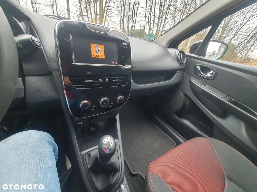 Renault Clio 1.2 16V 75 Life - 19