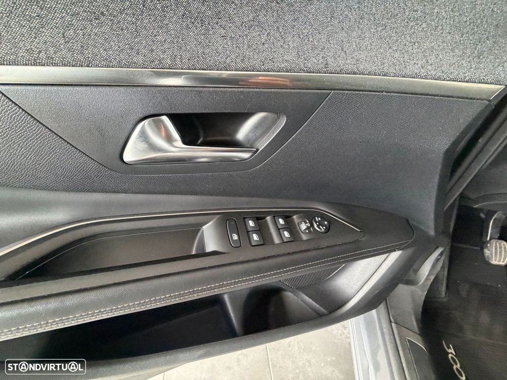 Peugeot 3008 1.2 PureTech Allure - 8