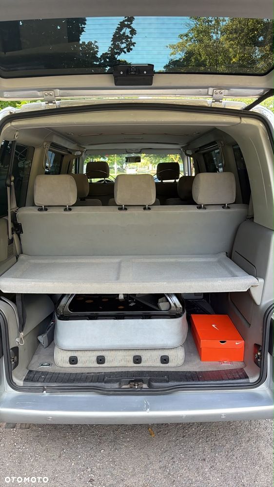 Volkswagen Caravelle - 17