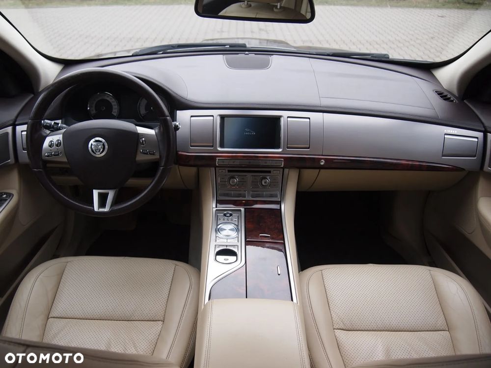 Jaguar XF 3.0 V6 D Premium Luxury - 12