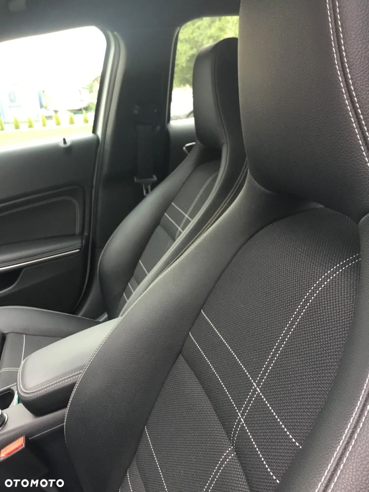 Mercedes-Benz GLA 180 7G-DCT UrbanStyle Edition - 13