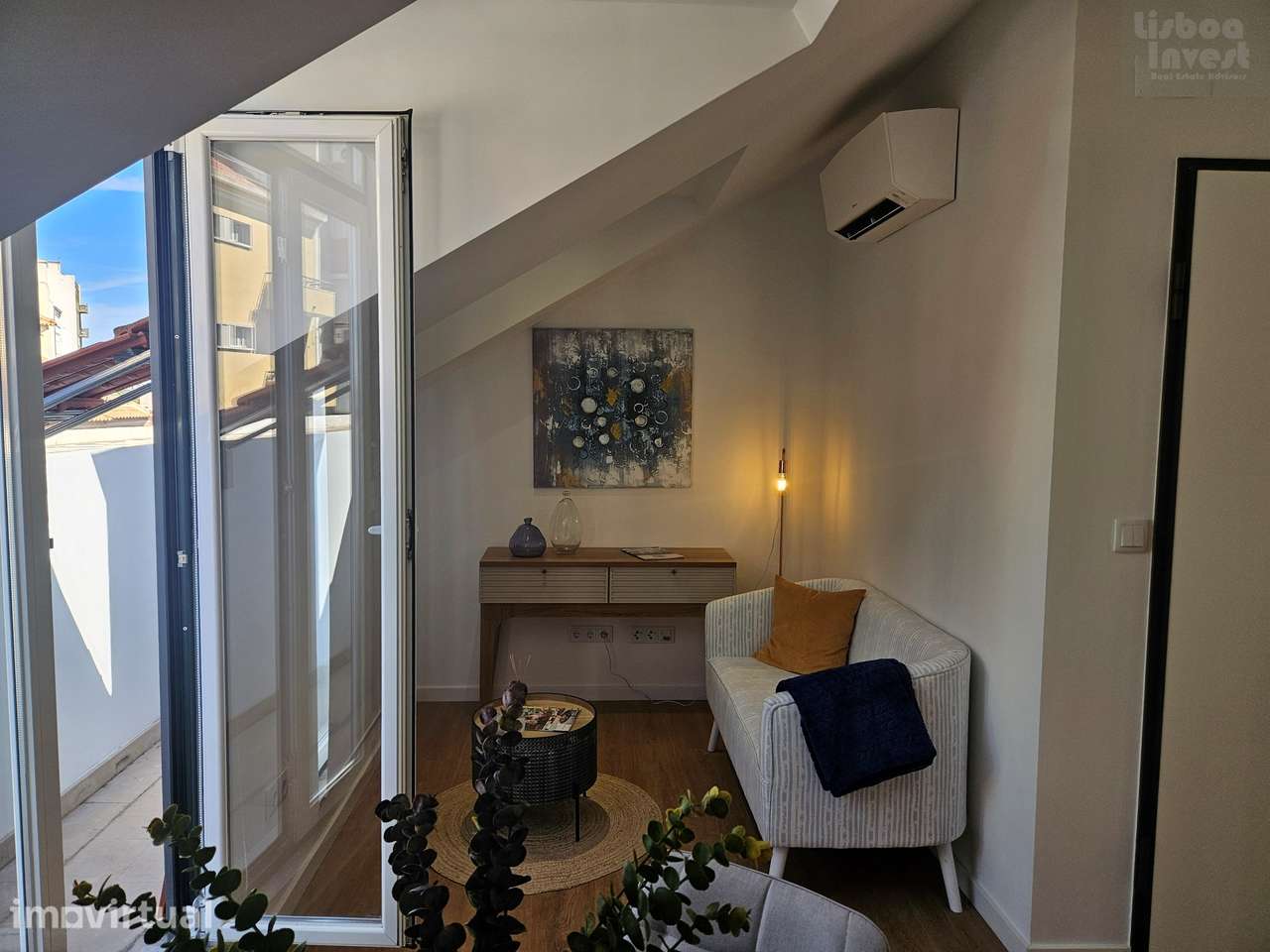 Vendo T2 Remodelado Santa Apolonia com Varanda e vista Rio - Grande imagem: 4/21