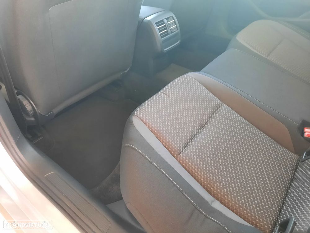 VW Passat 1.6 TDI BlueMotion - 22