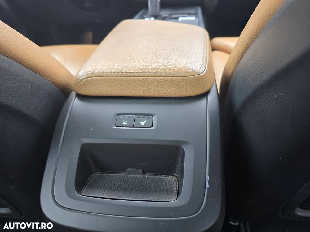 Volvo XC 60 T8 Twin Engine AWD Geartronic Momentum - 13