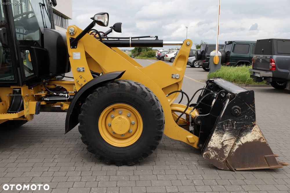 Caterpillar CAT 906M - 4