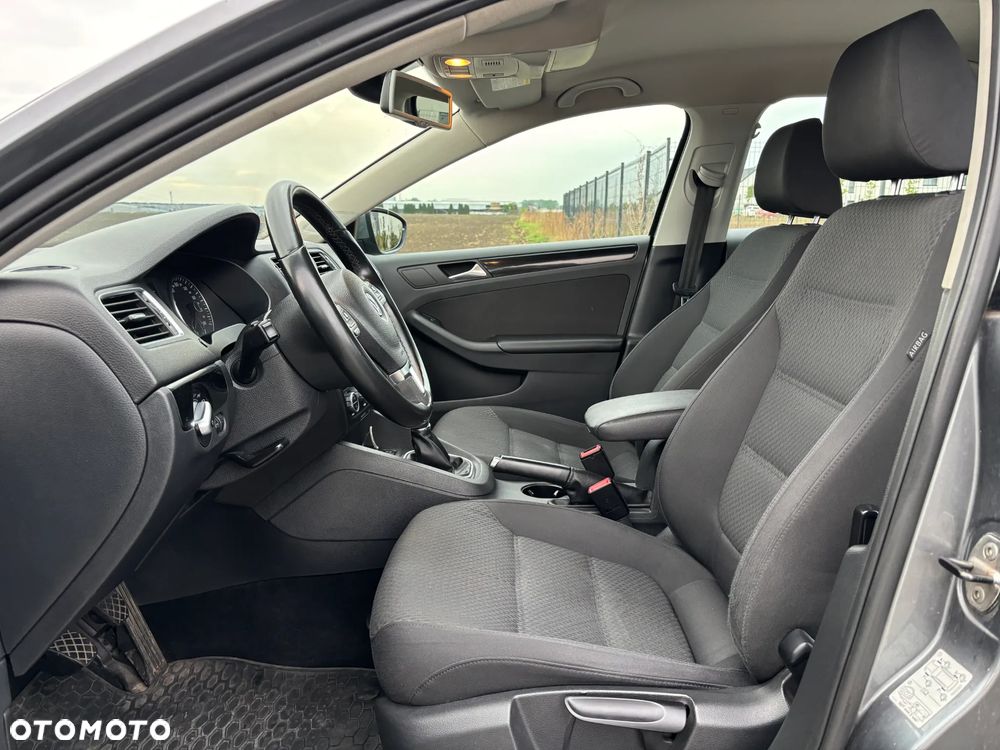 Volkswagen Jetta 1.6 TDI BMT Comfortline - 14