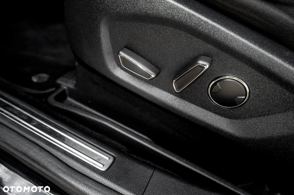 Ford S-Max 2.0 TDCi 4WD Titanium PowerShift - 24