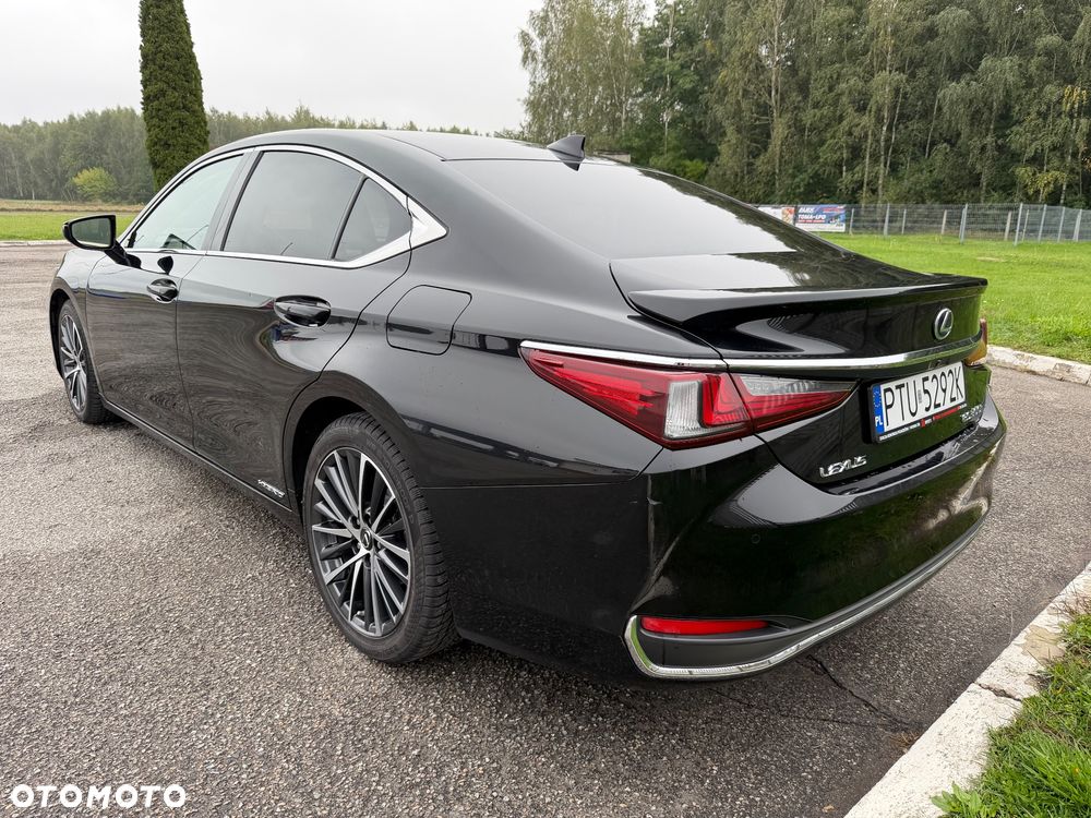 Lexus ES 300h Business Edition - 4
