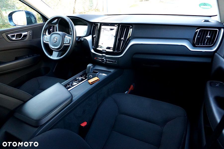 Volvo XC 60 B4 B Geartronic Momentum Pro - 27