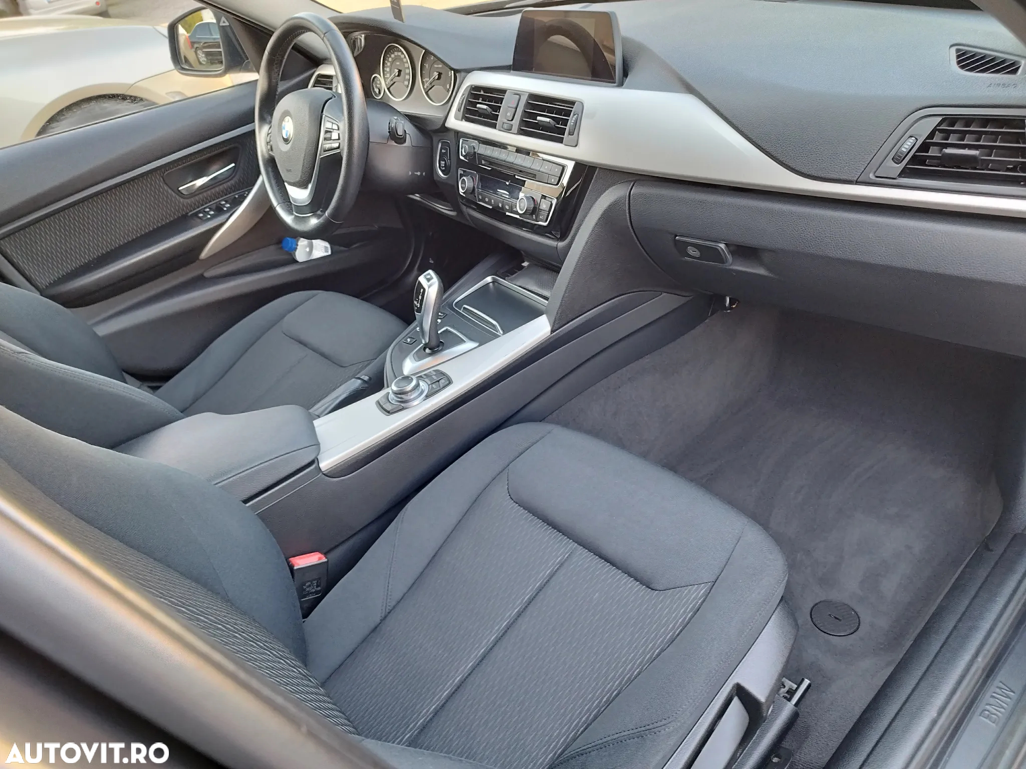BMW Seria 3 318d Touring Aut. Advantage - 16