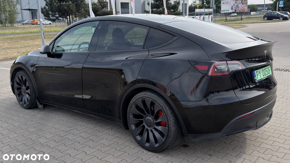 Tesla Model Y - 3