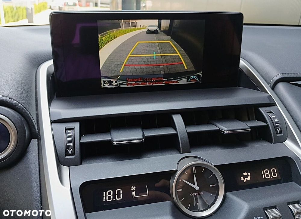 Lexus NX 300h F Impression AWD - 32