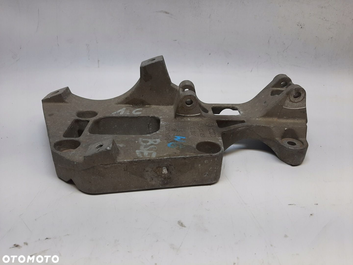 AUDI VW ŁAPA MOCOWANIE STELAŻ 06F903143F - 5
