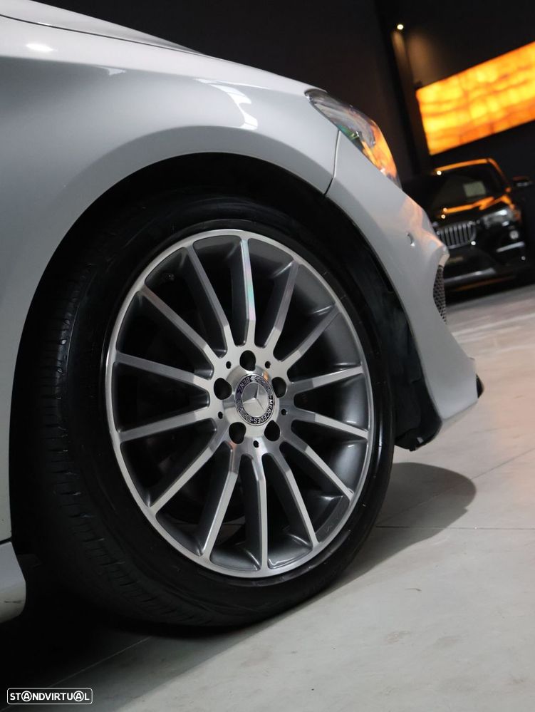 Mercedes-Benz CLA 200 d Shooting Brake AMG Line - 11