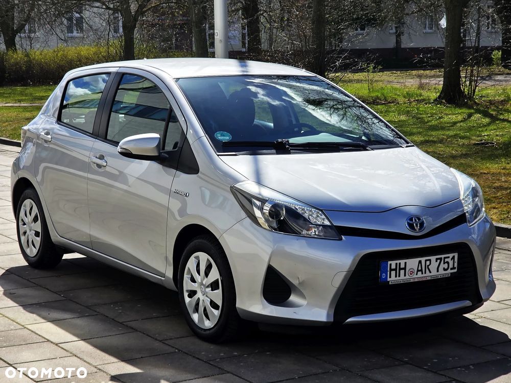 Toyota Yaris Hybrid 100 Premium - 1