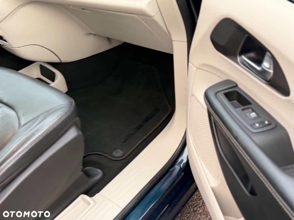 Chrysler Pacifica - 17