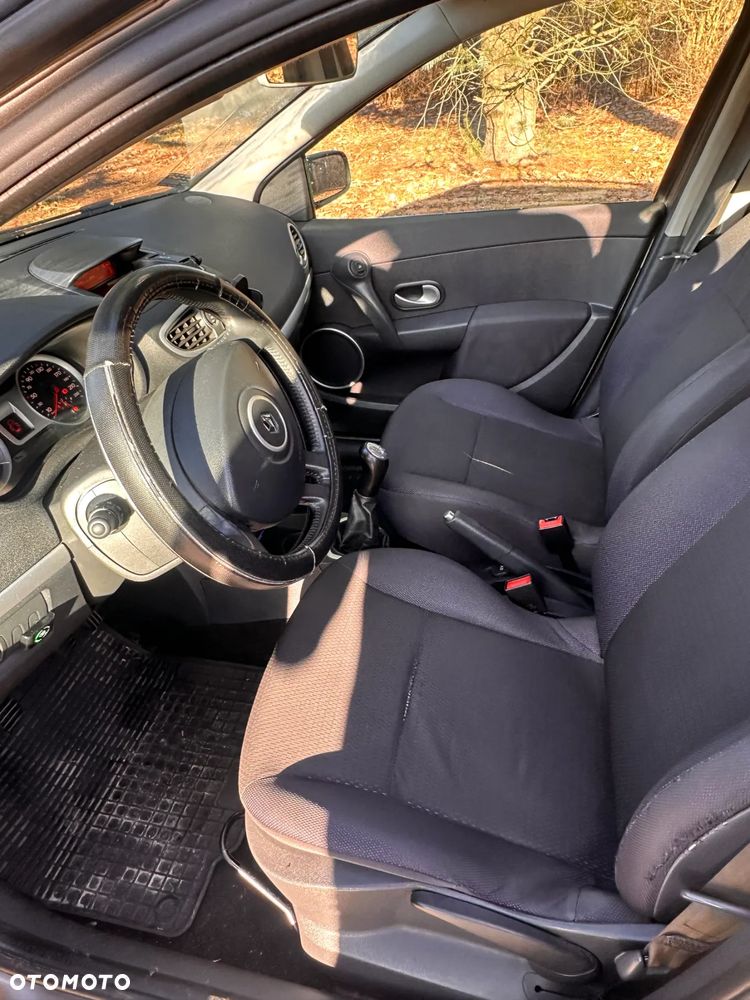 Renault Clio 1.2 16V Authentique - 7