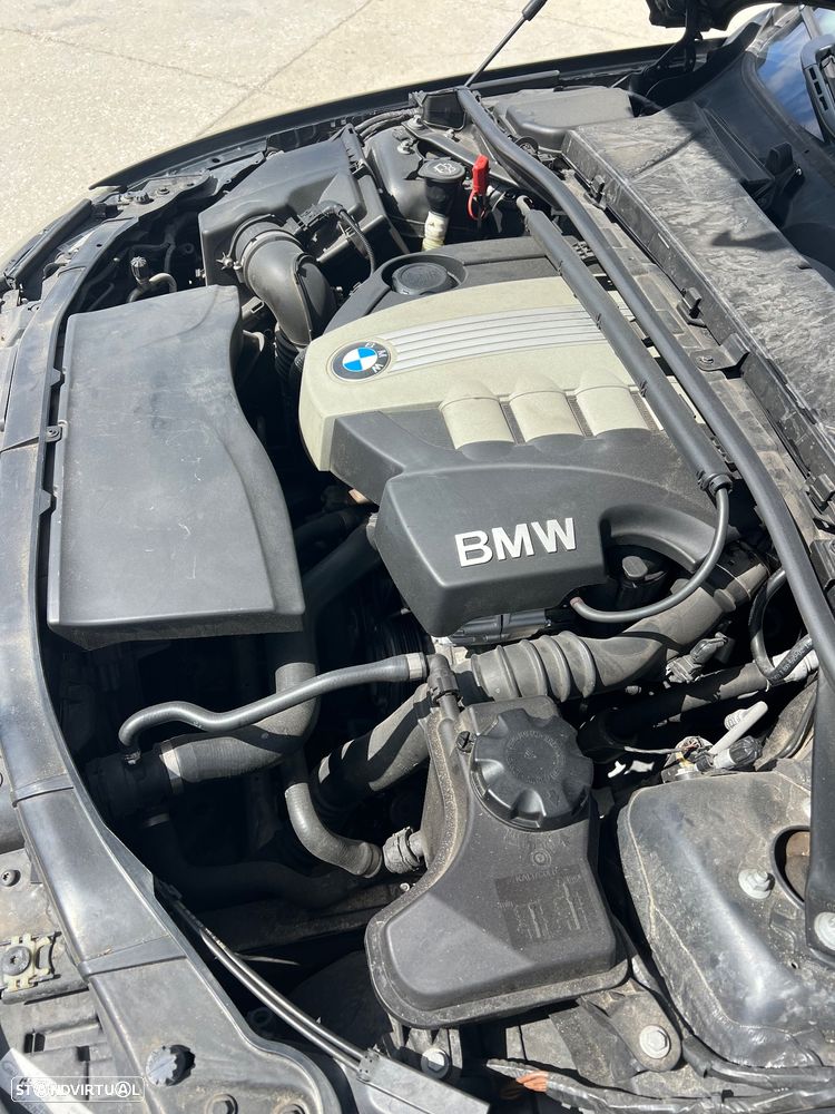 BMW 318 d Dynamic - 14