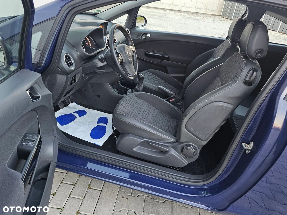 Opel Corsa 1.2 Cosmo - 30