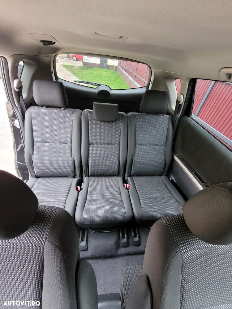 Toyota Corolla Verso 2.2 D-4D Luna - 6