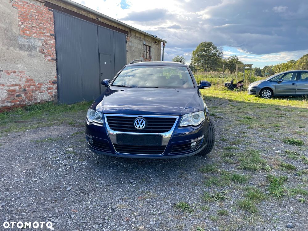 Volkswagen Passat - 1