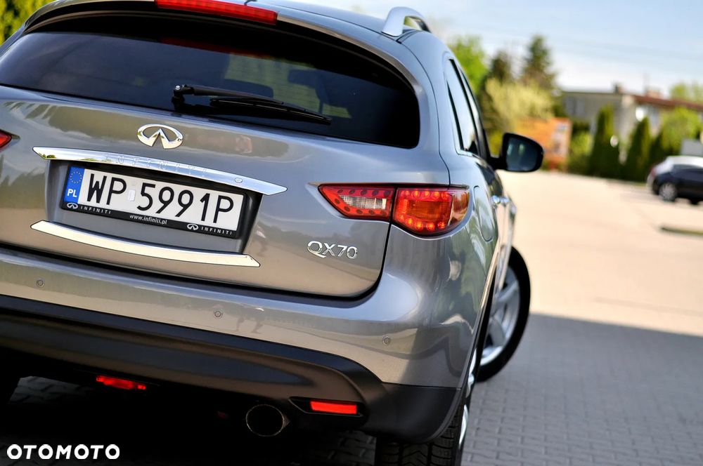 Infiniti QX70 - 19