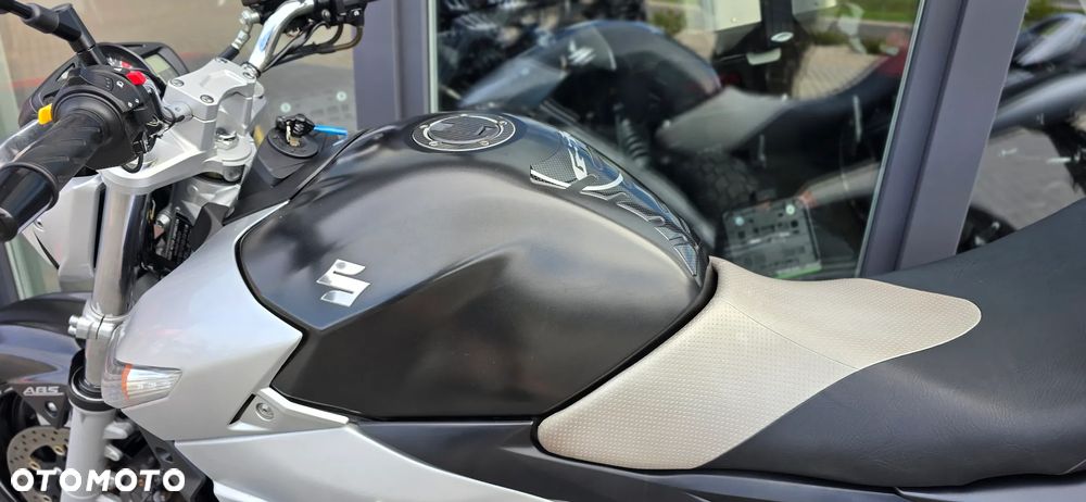 Suzuki GSR - 39