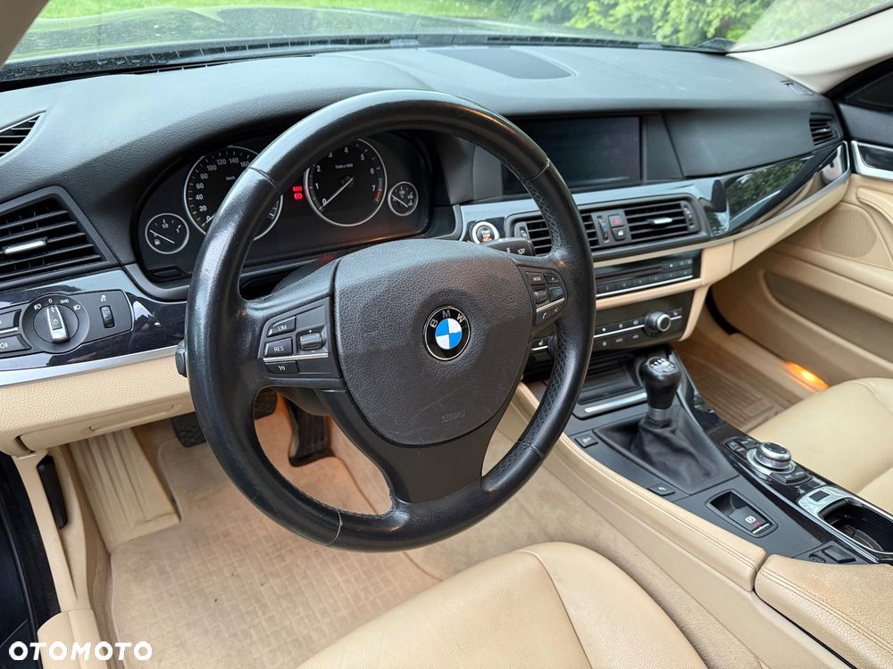 BMW Seria 5 523i - 8