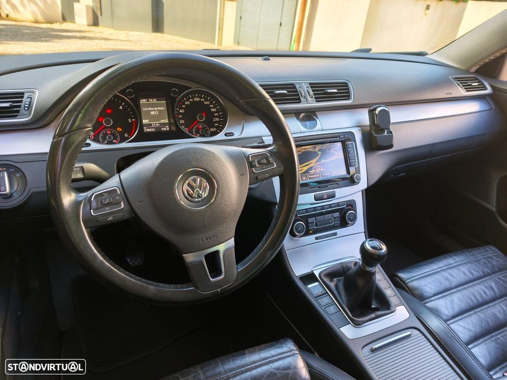 VW Passat Variant 2.0 TDI DPF Highline - 14