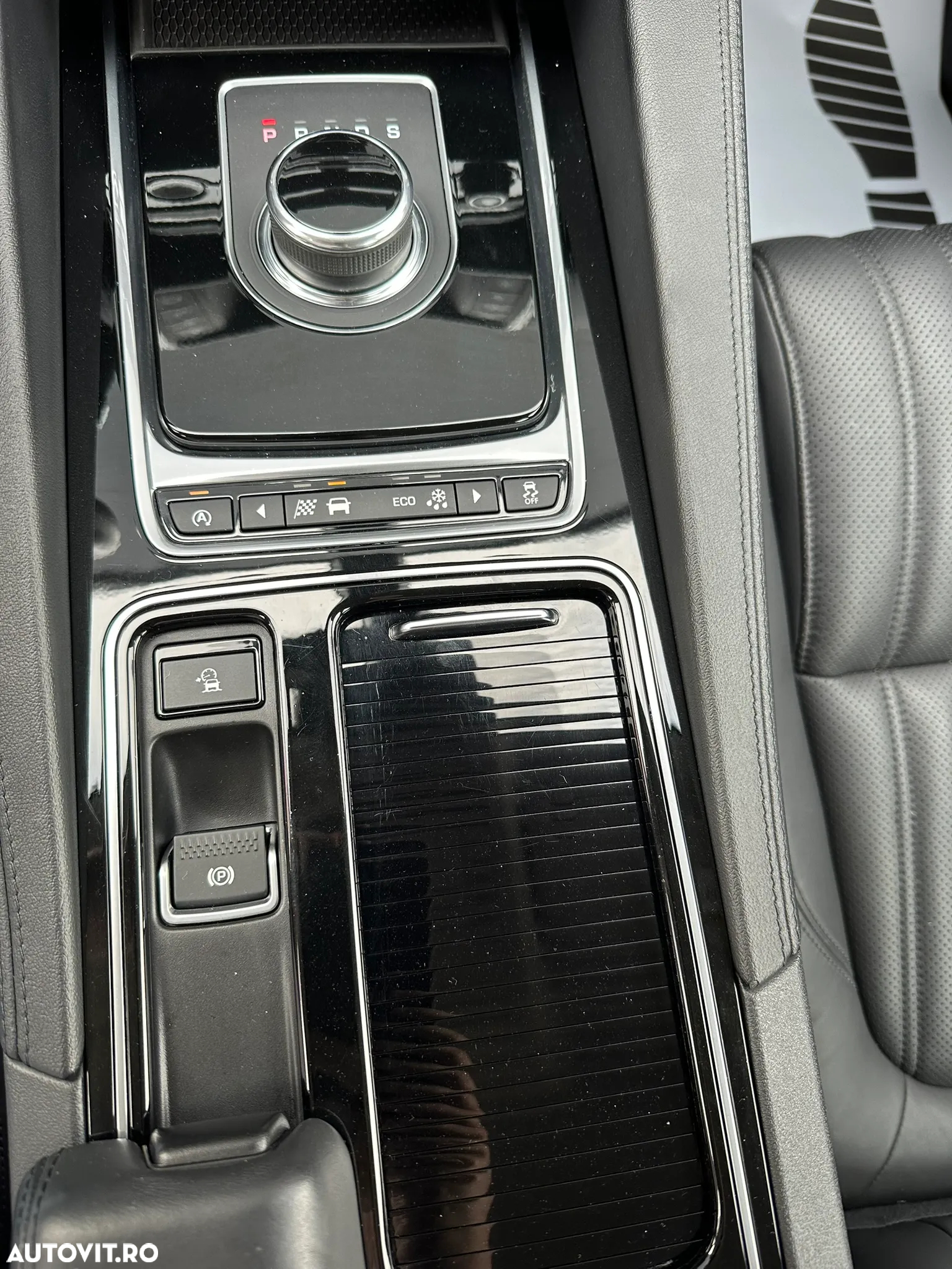 Jaguar F-Pace 20d AWD Aut. Portfolio - 27
