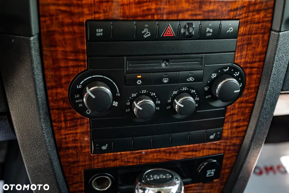 Jeep Commander 3.0 CRD Limited - 33