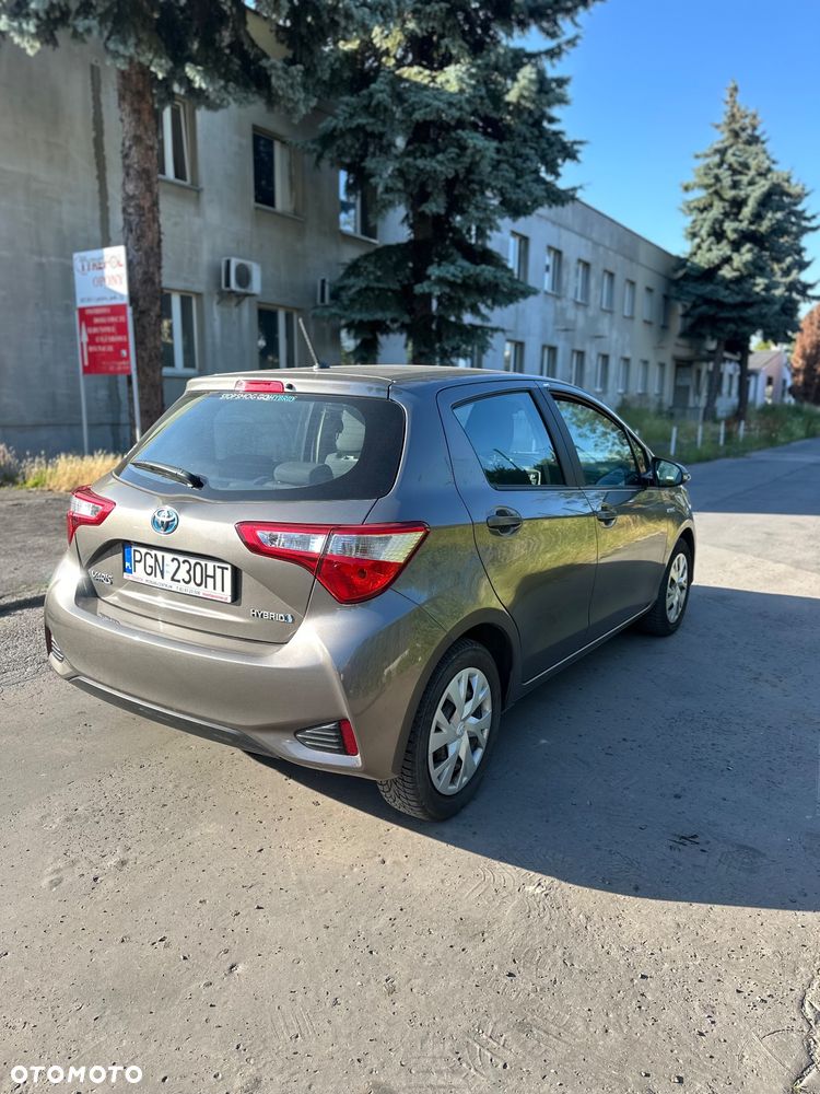 Toyota Yaris Hybrid 100 Dynamic - 4