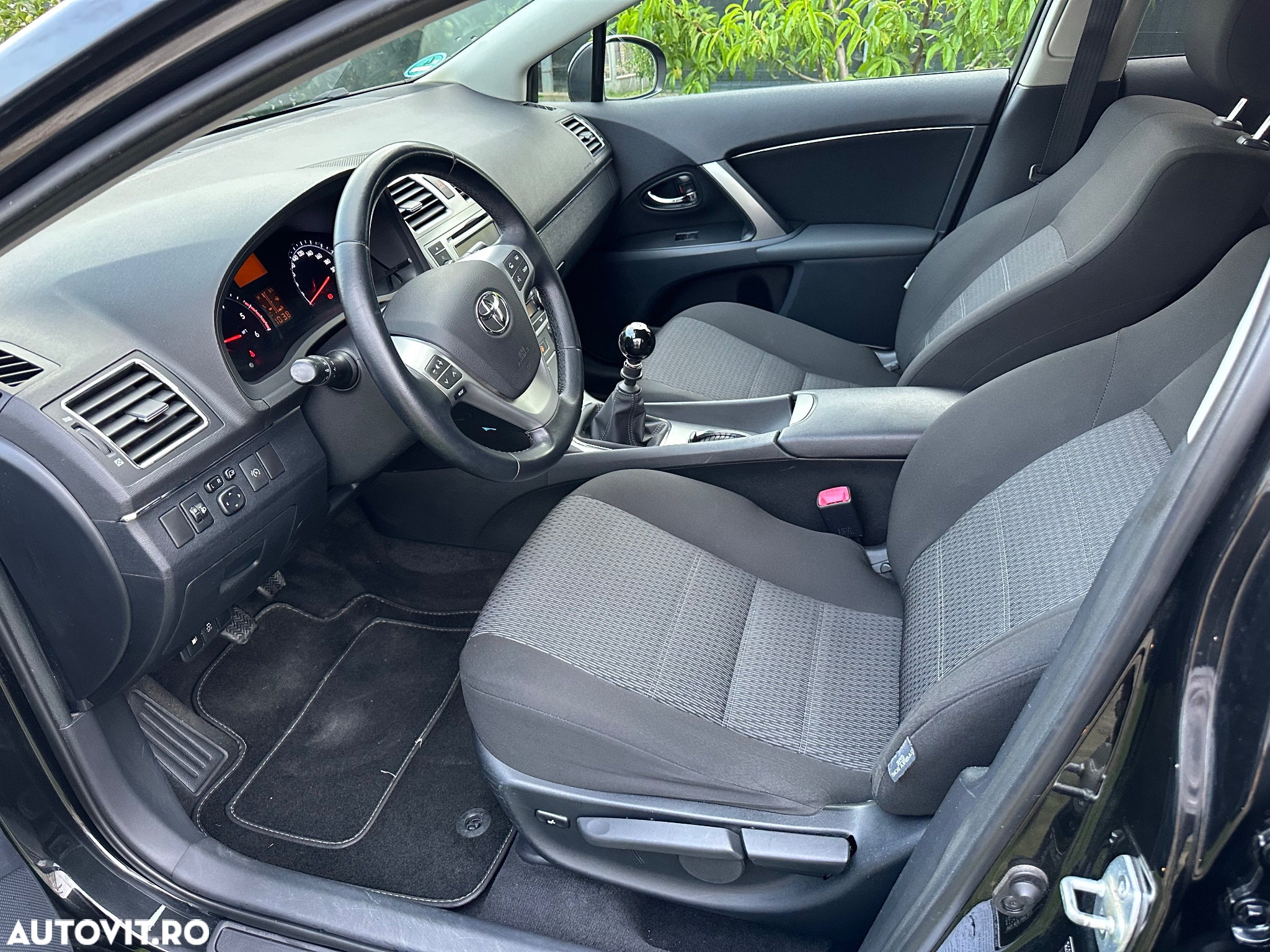 Toyota Avensis Combi 2.0 D-4D Comfort - 6