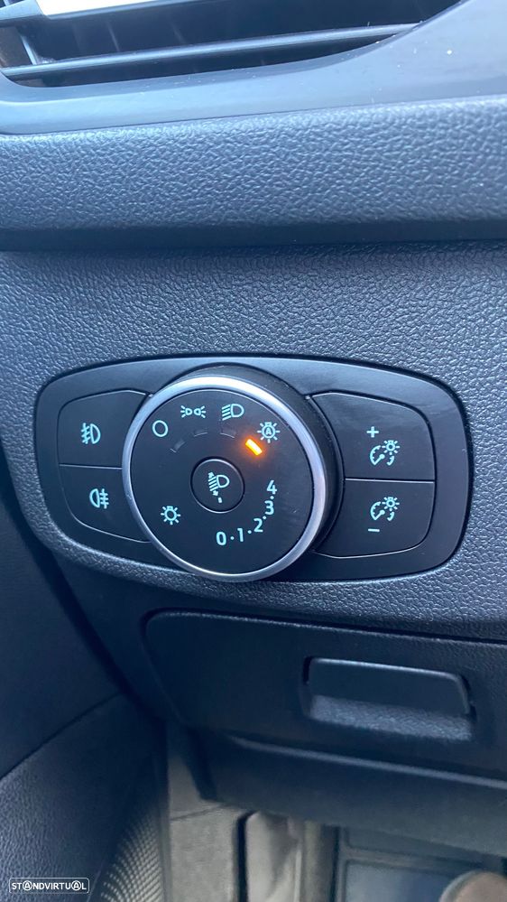 Ford Focus SW 1.5 TDCi EcoBlue Titanium - 27