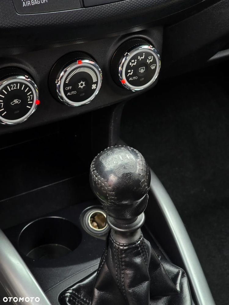 Mitsubishi Outlander 2.0 DID Intense + - 24