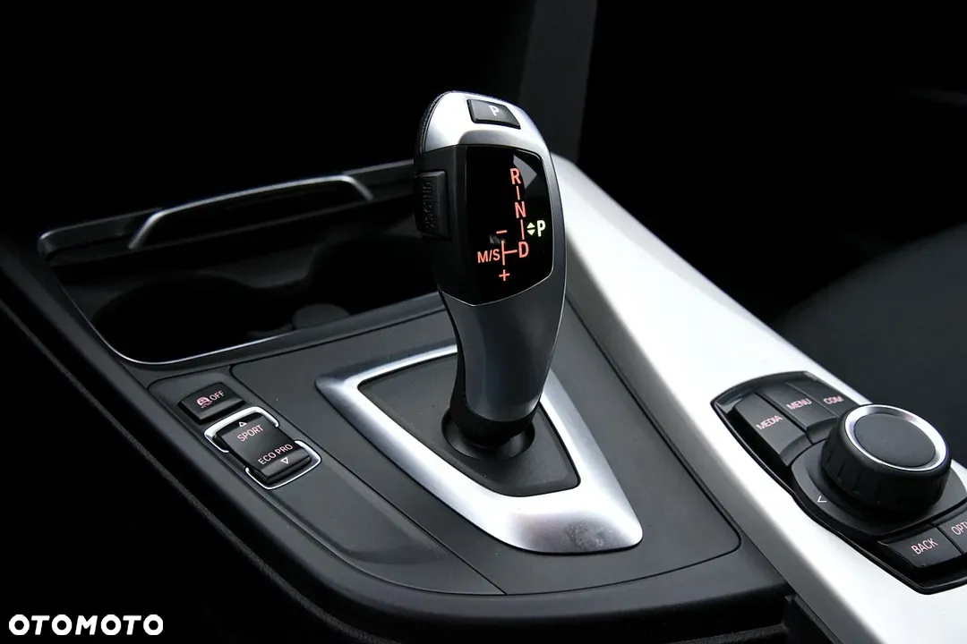 BMW Seria 3 318i - 10