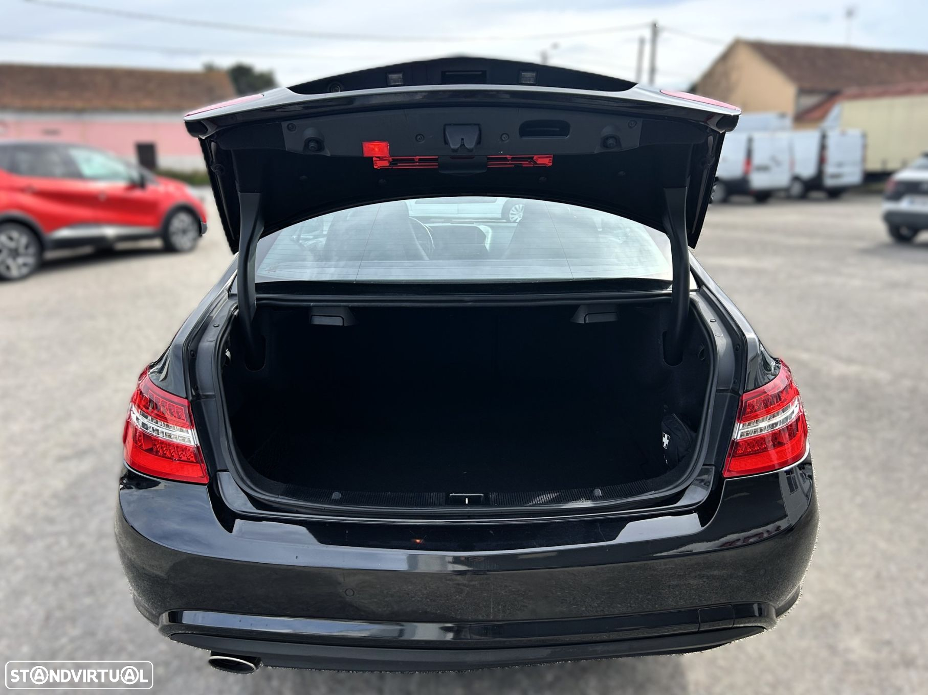 Mercedes-Benz E 250 CDi Avantgarde BlueEfficiency Auto. - 30