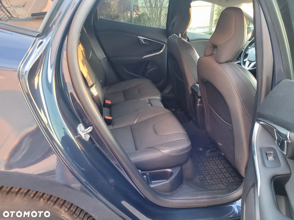 Volvo V40 Cross Country D2 Momentum - 8